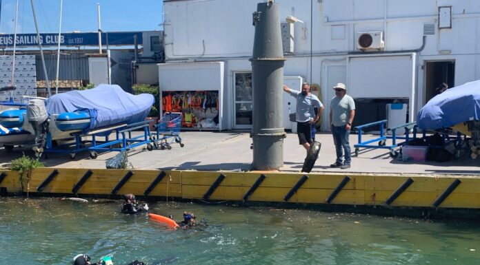 Συμβολικός καθαρισμός της θάλασσας από τον Iστιοπλοϊκό Όμιλο Πειραιώς
